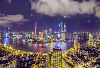 上海精品一日游：静安寺+武康路+豫园+外滩【中英俄西日韩】#【历史与现代交融：武康路的老建筑与现代生活碰撞，感受上海的独特魅力。】