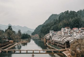 瓷宫、寒溪村、东埠码头、瑶里古镇一日游【{丰富玩乐} 打造景德镇优享服务 真纯玩无购物，高效不等人】
