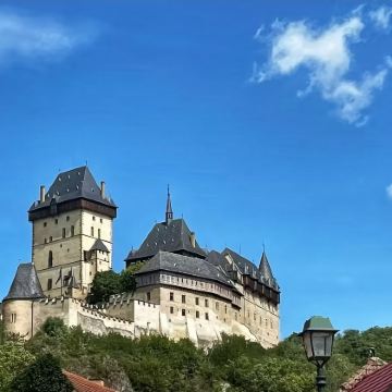 捷克布拉格卡尔施泰因城堡+圣巴巴拉+意大利宫一日游