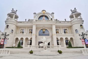 北京慕田峪长城+泡泡玛特POP主题乐园一日游【家庭VIP团】【[套餐多样化]畅游2大5A级景区，包含景点门票无需您预约，五环内专车接送。】