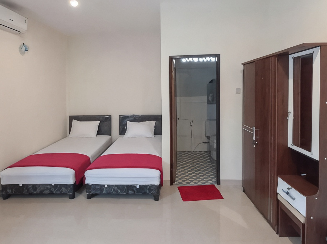 RedDoorz Syariah Near Sentani City Square