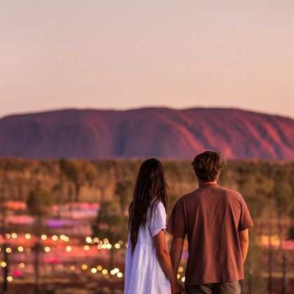 乌鲁鲁原野星光展【可升级含日落/晚宴+英文服务+酒店接驳】