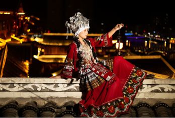 『8人/12人/独立团』梭布垭石林+地心谷一日游纯玩市区接送【『自由自在•独立用车』VIP专车（车型自选•团型可选）专业资深线路规划团队为您量身策划合理线路！】