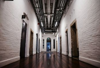 香港地道半日游 | 夜幕下的香港【百年大馆+太平山顶】【香港地道深度游 ，跟着港剧游香港。】