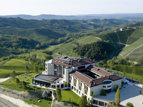 Roddino酒店住宿-波斯凯尔特温泉度假村