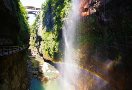 恩施大峡谷+云龙地缝+七星寨+一炷香一日游【恩施经典景区网红景点，2人成团 ，天天发班 ！】