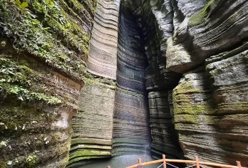 恩施梭布垭一日游【亿万年前奇石梦境，海底石林】【[服务特色]绿色纯玩，无购物，24小时旅游管家贴心服务。】