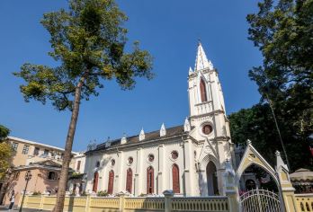 【金牌说】沙面讲解 8人小团金牌导游带您领略万国建筑精品小团【[金牌导游讲师团]他们博古通今，幽默睿智，善于挖掘文物背后的故事，用有趣的方式还原历史真相；】