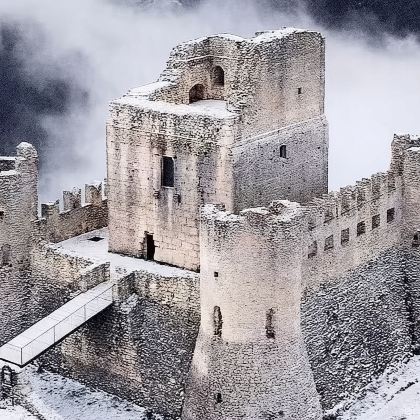 包车串联99喷泉+圣伯纳迪诺教堂+西班牙城堡+公园+大萨索山