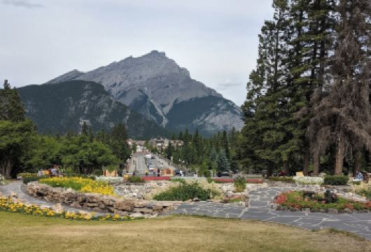 加拿大卡尔加里-瀑布花园-路易丝湖-可订制【中文包车自由行】【中文专车出行，行程自己定义，无需等待，专属贴心服务，尽享惬意旅程】