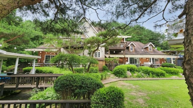 Pyeongchang Bench House