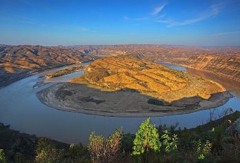 延安壶口瀑布+乾坤湾景区一日游【延安包车旅游+畅玩不限时】【专属包车拒绝陌生人，只与相爱的人同行。】