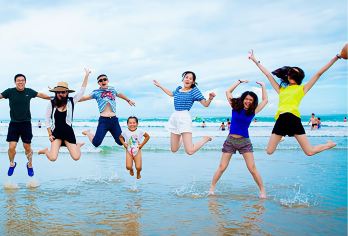 厦门小嶝岛赶海一日游【可选8人拼小团/可选帆船出海】【[体验式旅行]私家团/8人小团随心选择，专业渔民讲解，体验渔民生活劳作，赶海抓蟹】