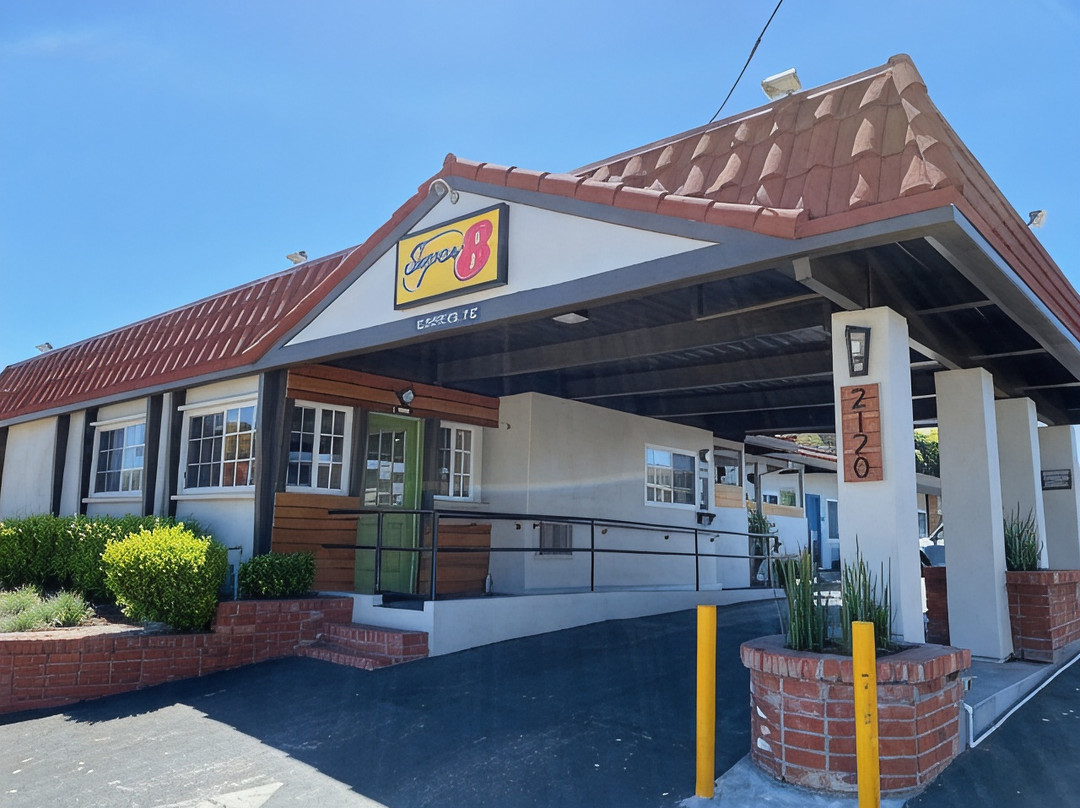 蒙特里速8酒店