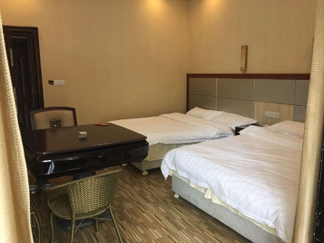 Qianshan Peach Blossom Spring Bed and Breakfast