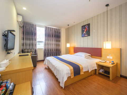 0点快捷酒店(营山磨子街白塔公园店)