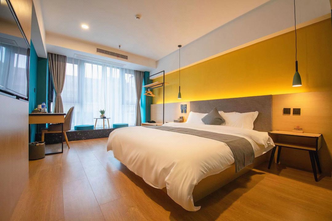 Change Hotel