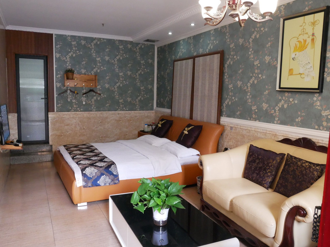 拉斐尔商务酒店（五津地铁站新津中学店）