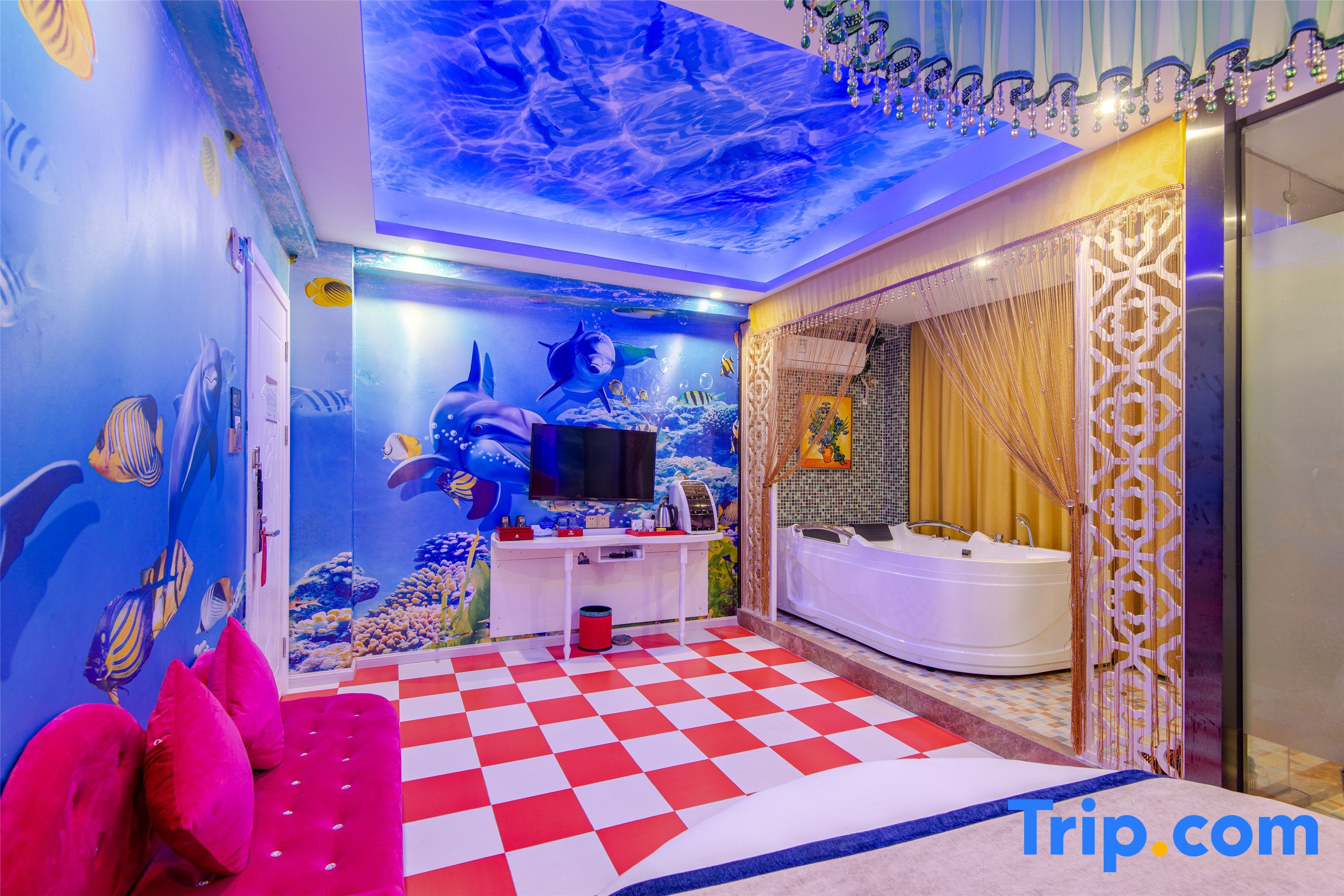 Shenzhen Shiyan Romantic Hotel (South China City Huahua Subway Station)