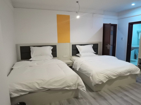 会泽悠闲假日酒店