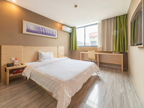 晴天酒店(东台人民医院大润发店)