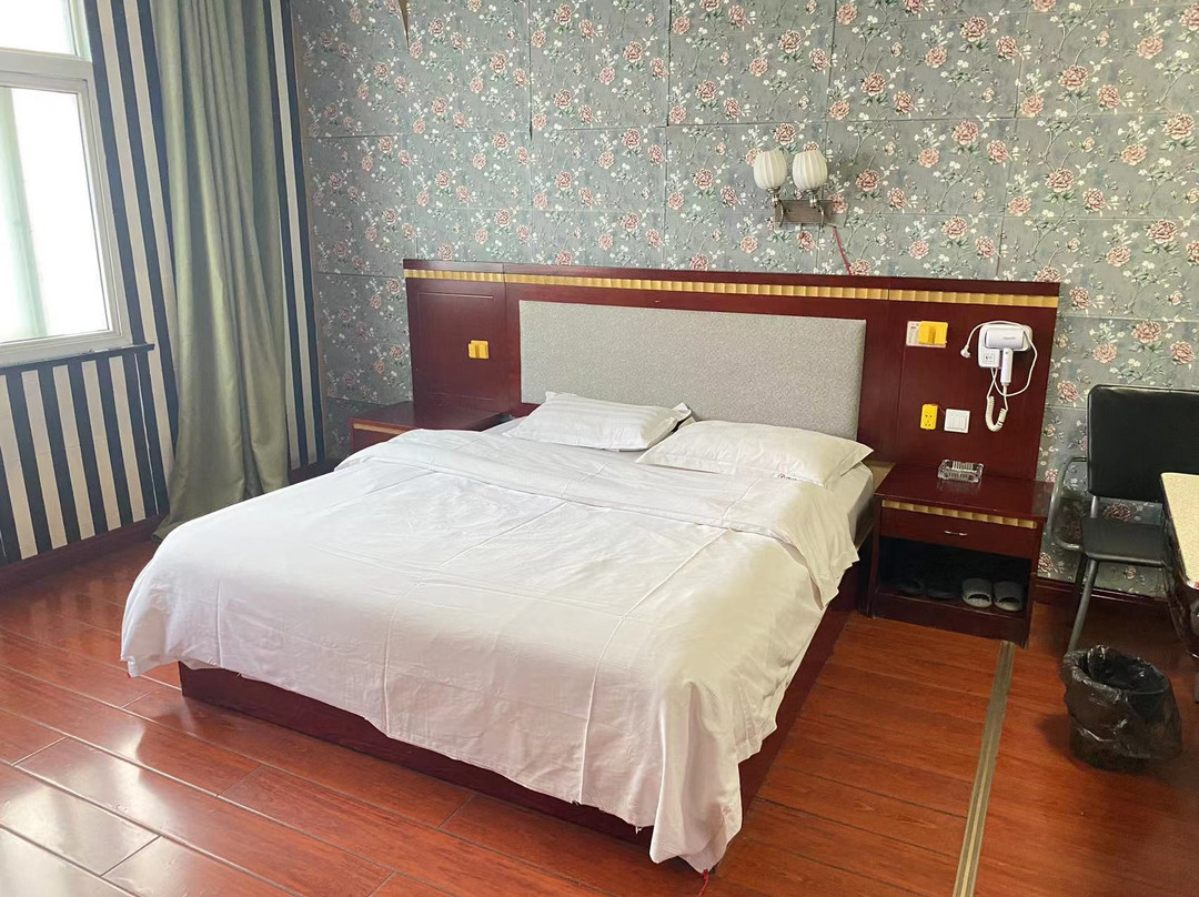 海通宾馆（潢川汽车站店）