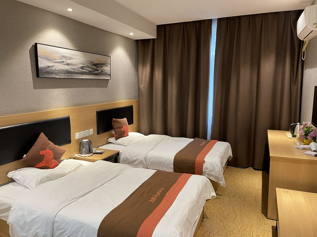 峻怡酒店(樟树街心花园店)