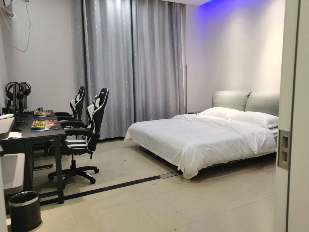 鎮雄中偉網域酒店（得廷財富廣場店）