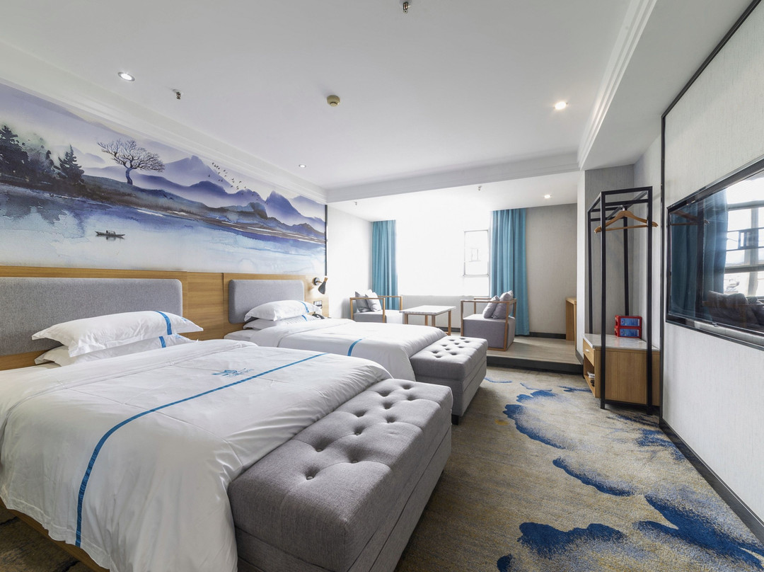 兰丽百合酒店(阳春中心广场店)