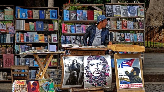 Yeni's Restaurante & Bar