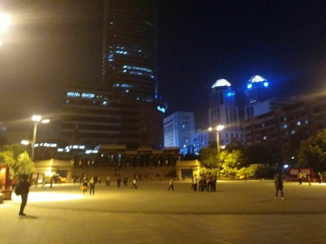 青年广场旅行图片 2