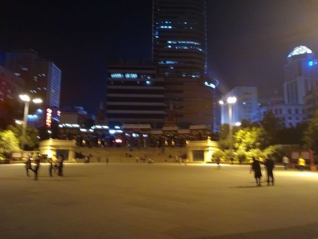 青年广场旅行图片 5