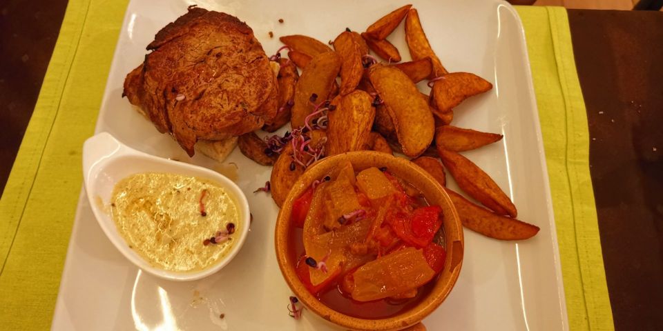 HBH Bajor Sörház és Étterem餐厅图片