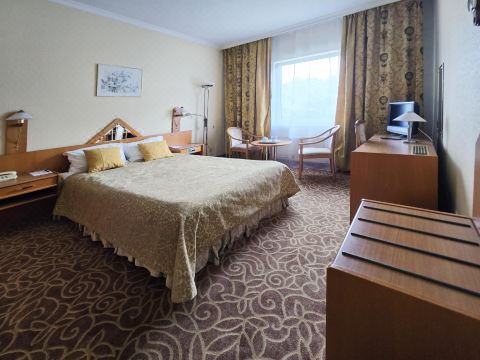 Proton Hotel