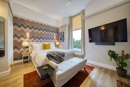 City Oasis Craigpark Residence