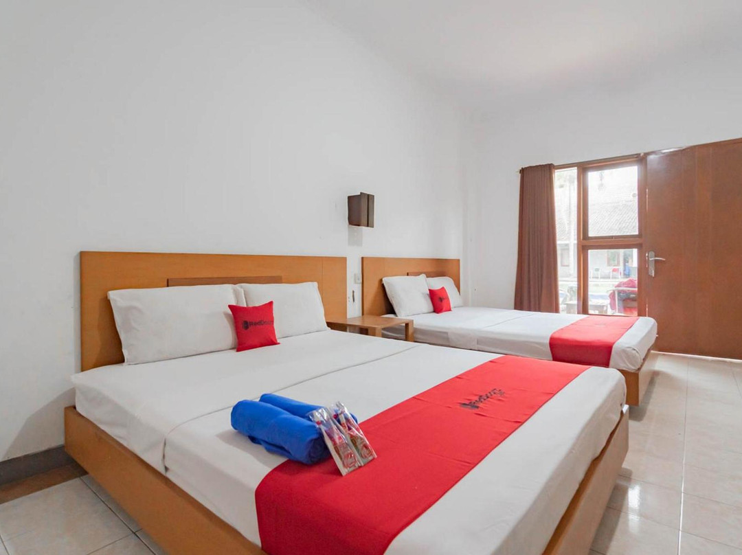 庞岸达兰酒店住宿-RedDoorz Plus @ Hotel Sofia Pangandaran