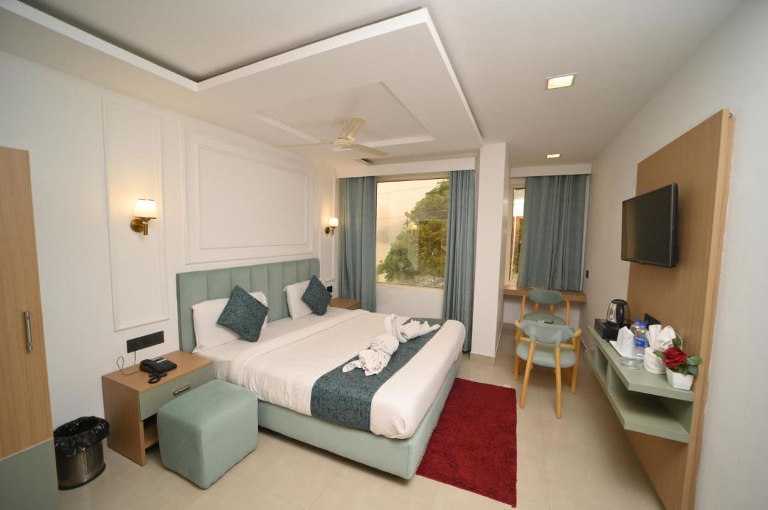 Royal Rosette Lake View Boutique Hotel