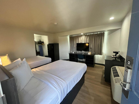 Studio 6 Suites Escondido, CA