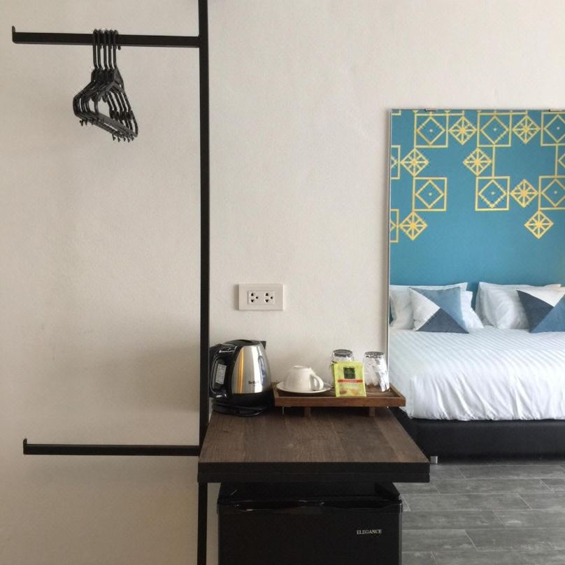 Goodnight Poshtel + Free Netflix