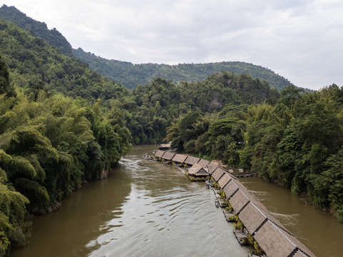 桂河丛林筏度假村