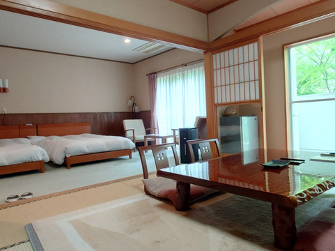 会津屋酒店主图