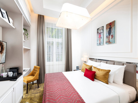 Three Corners Avenue Hotel