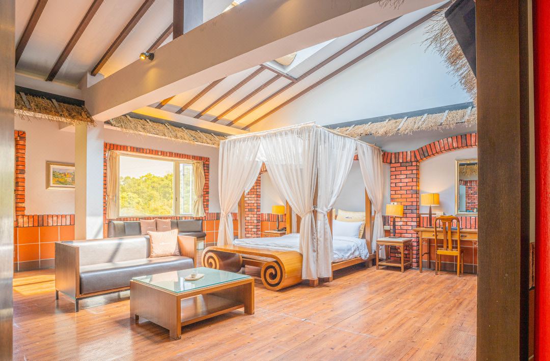 Regale Villa Hotel