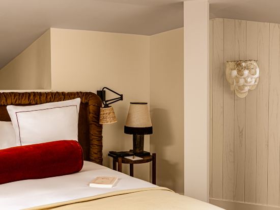 Château des Fleurs Hôtel & Spa Paris Room Type - Duplex Junior Suite Château des Fleurs Hôtel & Spa Paris Room Type - Duplex Junior Suite