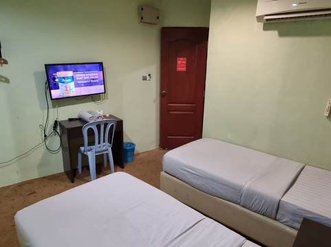 Super OYO 1102 Amani Hotel