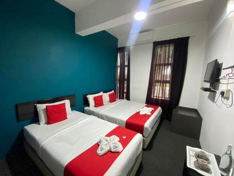 Oyo 91137 Captain Hotel Cafe & Bistro