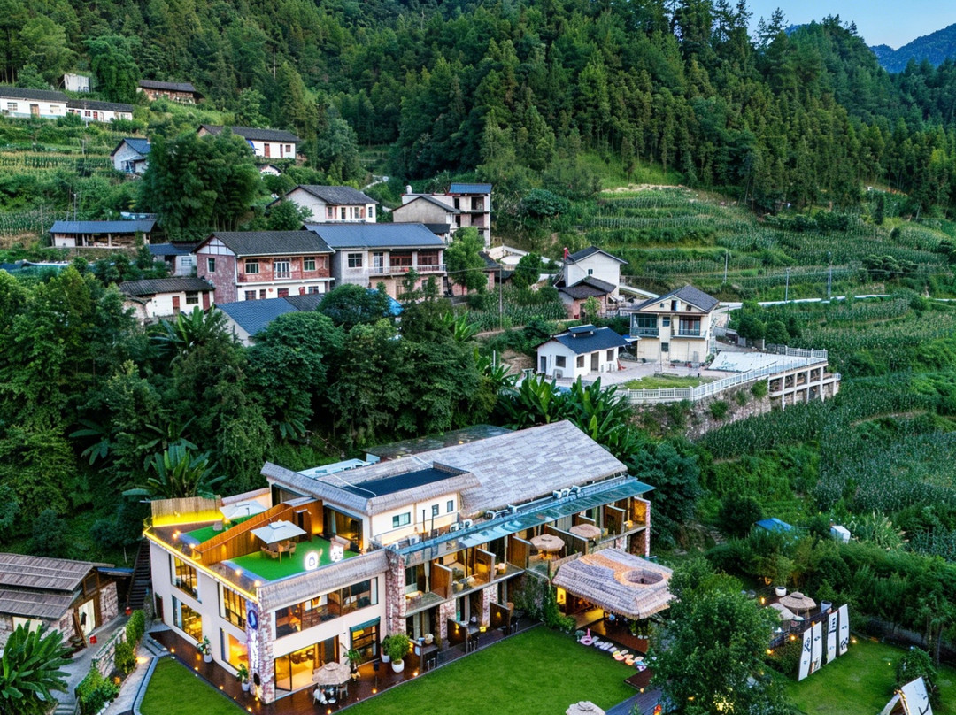 回家的孩子·峰林溪畔民宿(张家界国家森林公园店）