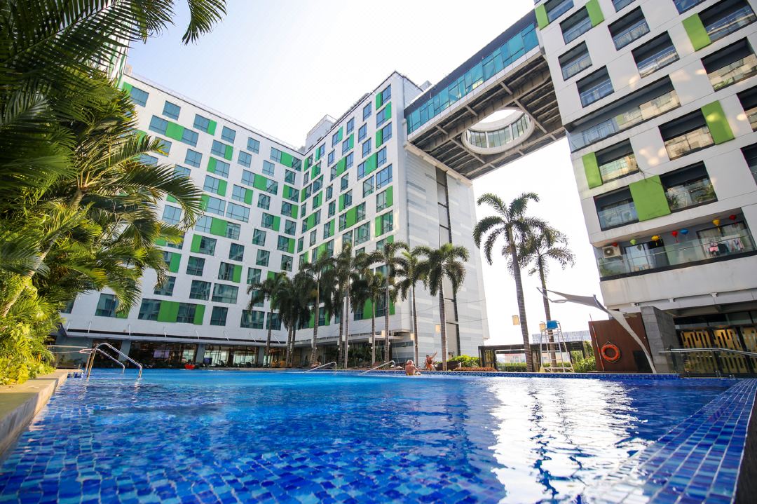 01BR Republic Plaza T3 TSN airport •Holiday Inn