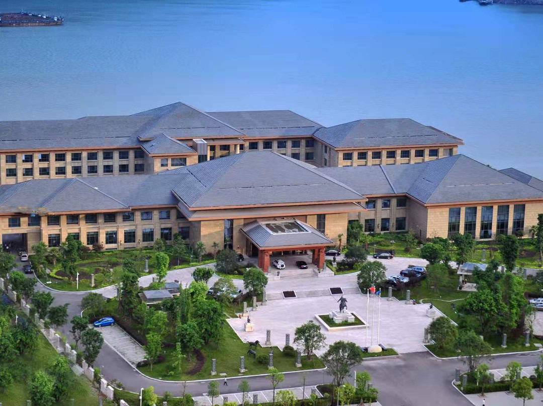 云阳两江假日丽呈华廷酒店