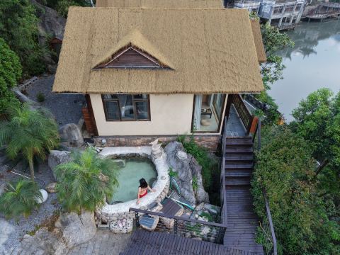 Zhensu·Shanyin Wild Luxury Hot Spring Resort Bed and Breakfast
